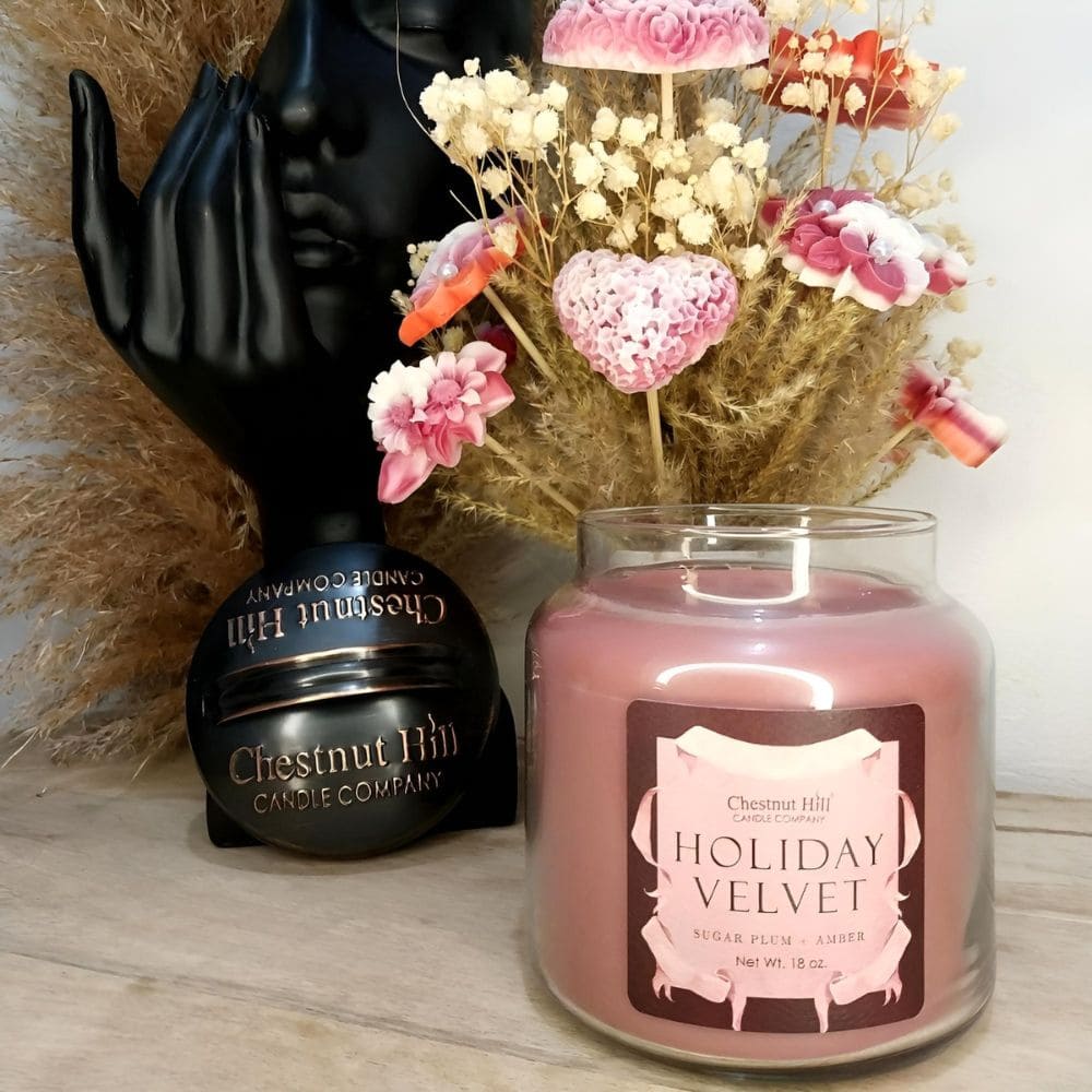 Bougie parfumée cire de soja 450g Velours de Fêtes dans son pot en verre élégant.