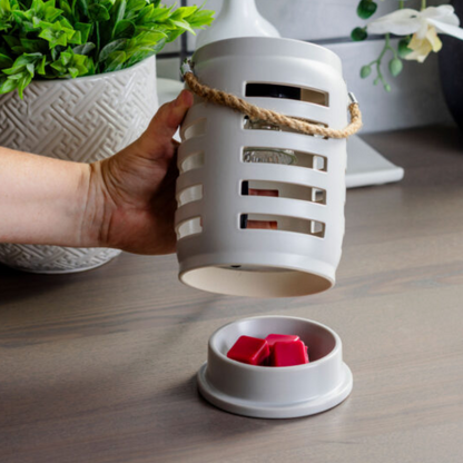 Lampe à parfum Shutter Lantern – détail design volet et manche en corde naturelle