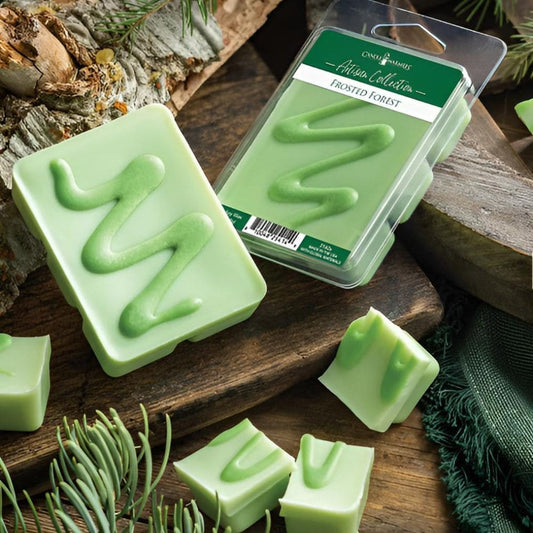 Fondant Forêt Givrée 70 g avec illustration de pins enneigés et cristaux de glace pour une ambiance naturelle et apaisante