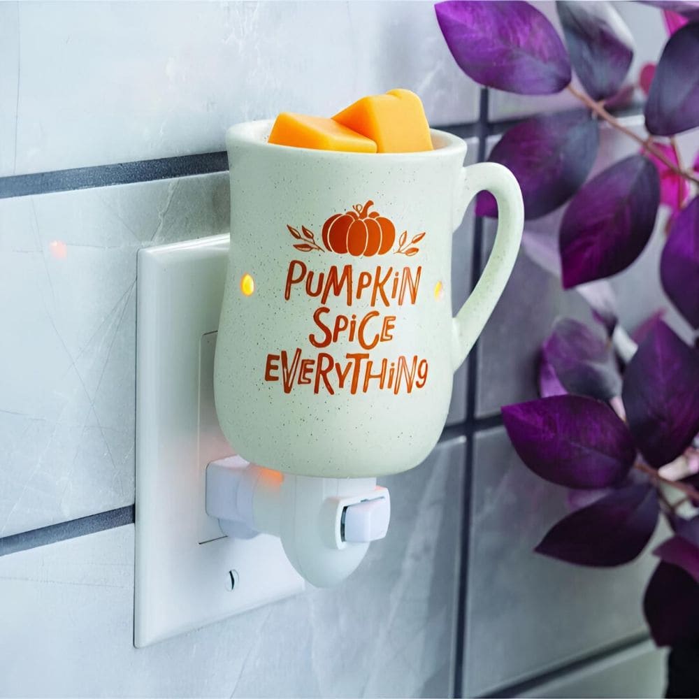 Ambiance automnale avec le diffuseur pour cire de soja Épices de Citrouille allumé.