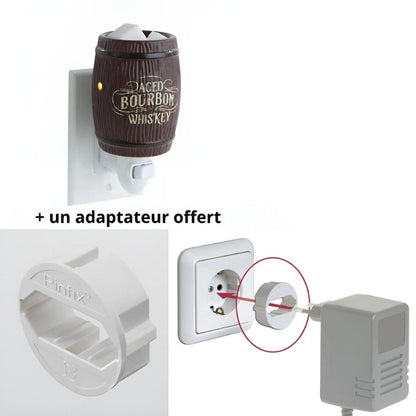 Zoom sur l'adaptateur de prise pour stabiliser la lampe murale à parfum électrique Baril Bourbon Whisky.